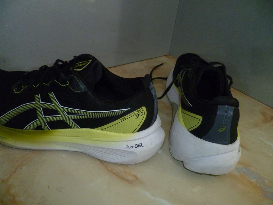 ASICS маратонки №47