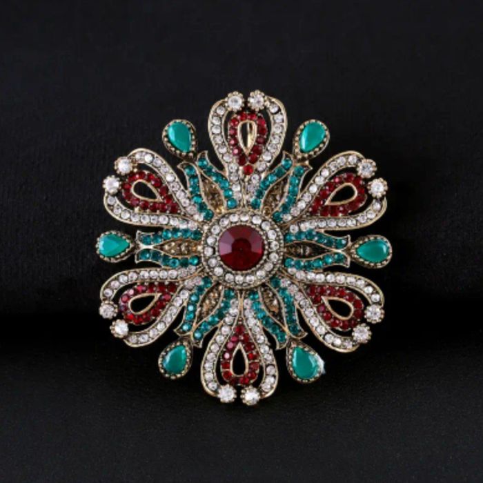 Яркая праздничная брошь 5.5см.