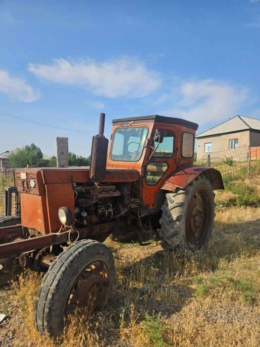 Traktor satiladi