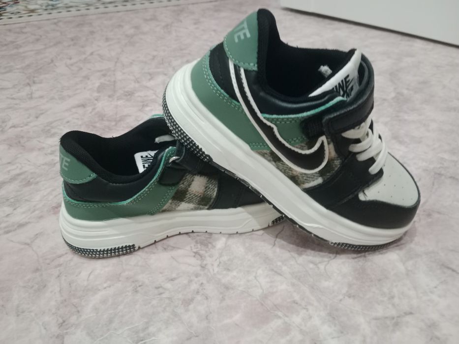 Кроссовки детские