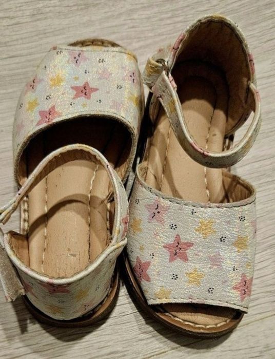 Vand sandale fetiță