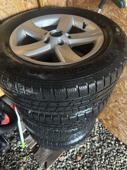 Vând roti de iarna continental 215/65 R16