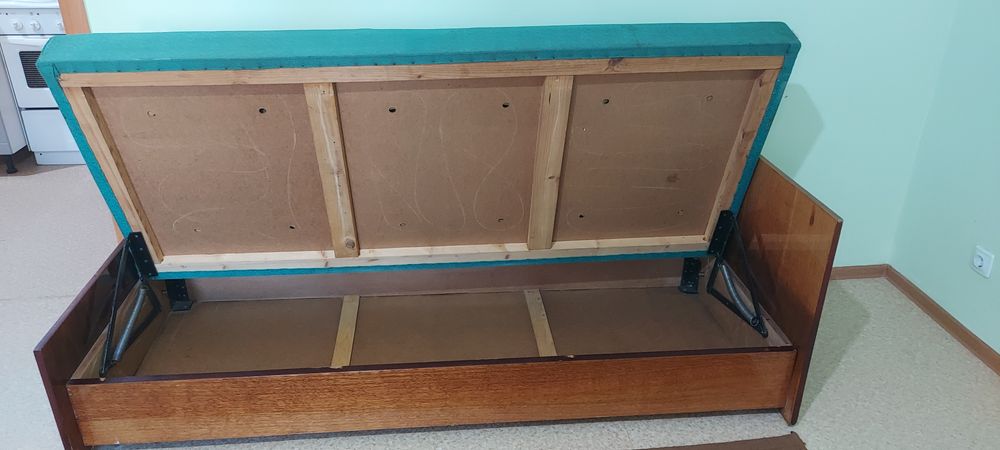 Продам тахту крепкую