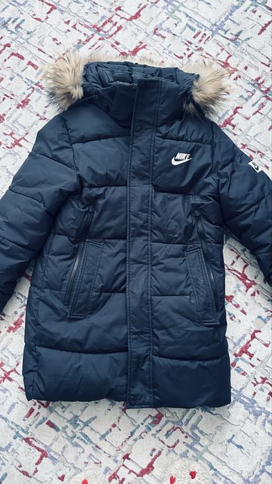 Отдам за дешего пуховик обувь