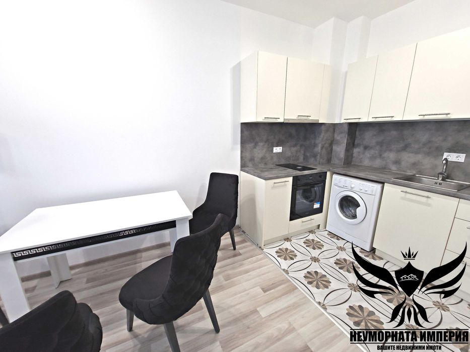 Под наем прекрасен тристаен 89кв. 3ет. в гр.Пловдив, Център