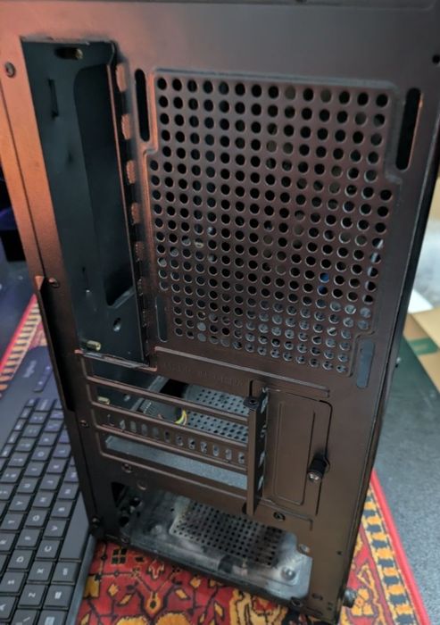 Vand carcasa gaming URGENT!