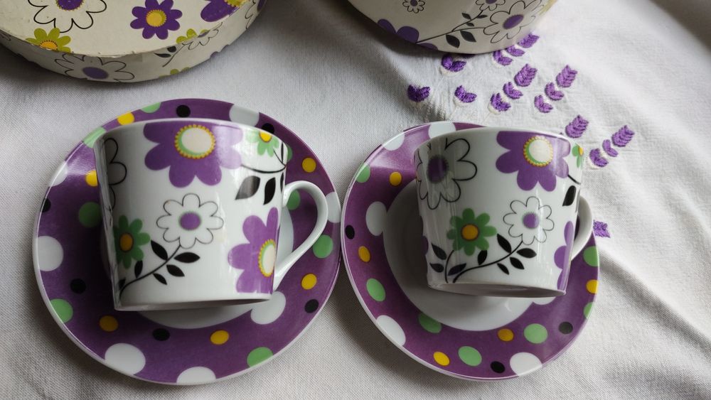 set 2 ceșcuțe+ farfuriuțe porțelan, noi