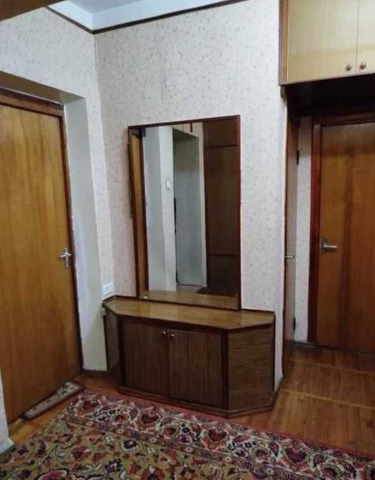 Квартира на С.Азимова 3/4/5 общ пл 72м /77 серия