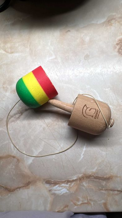 KROM Kendama + Knight Kendama Pill Rasta + TAKO Pill Crackle
