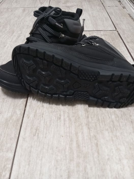 Продавам зимни обувки Quechua закупени от Декатлон .