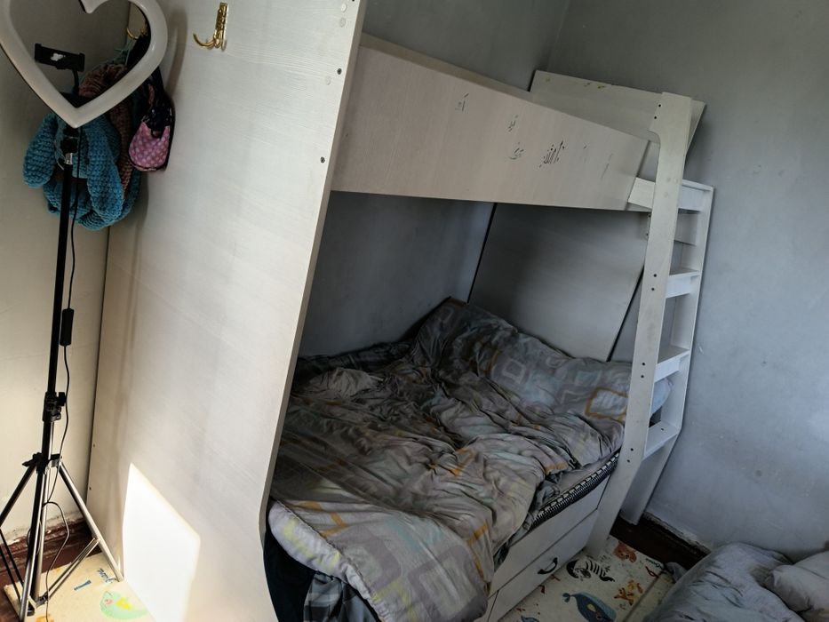 Продам Двухяростнную кровать