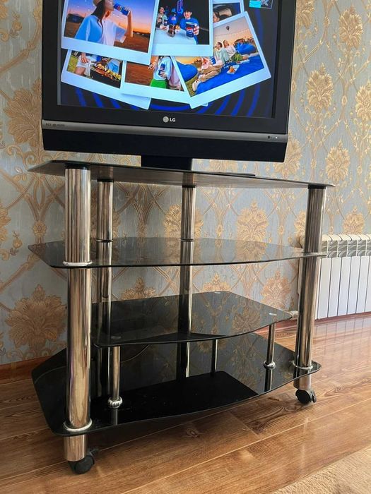 Тумба под  TV. закаленное стекло