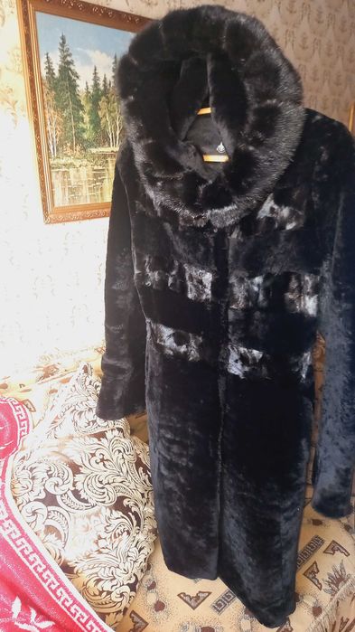 Продам женскую шубу