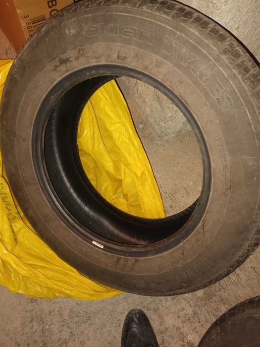 Nokian 235/65/17 летни гуми 2 броя
