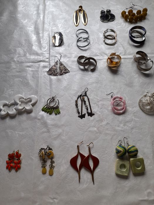 Различни видове обици, в отлично състояние