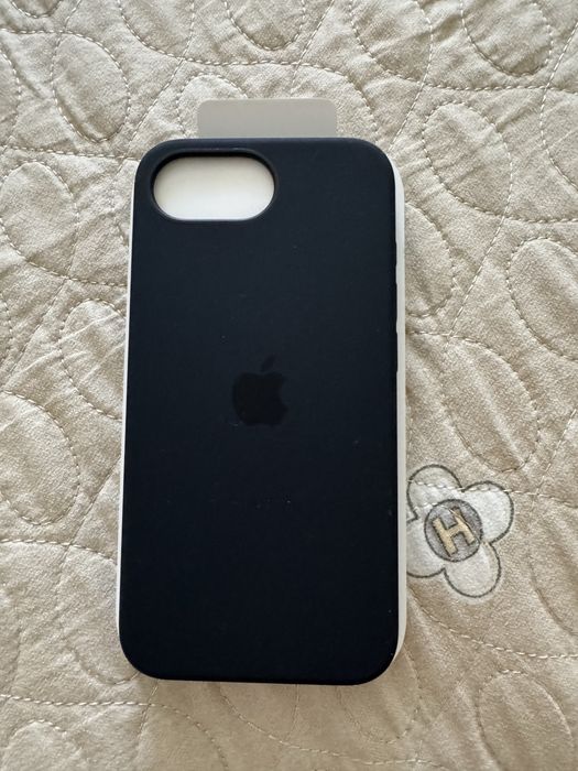 Чехол на iPhone 16е