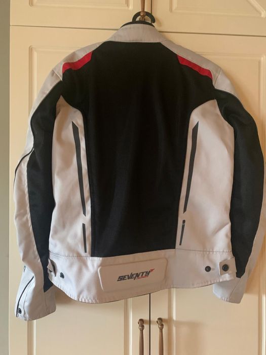 Casca si geaca moto,model pentru dama.