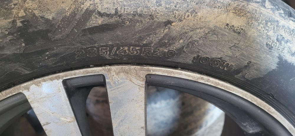 Продам диски с резиной R20