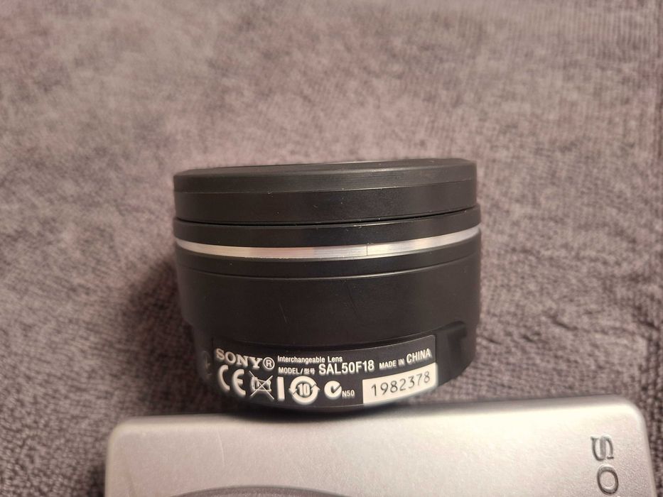Obiectiv pentru portrete DT F1,8 SAM 49 model SAL50F18