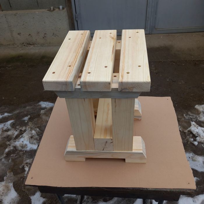 Масивен стол без облегалка