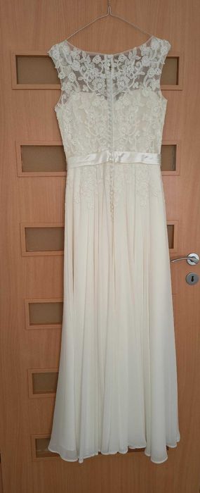 Rochie de mireasa si voal