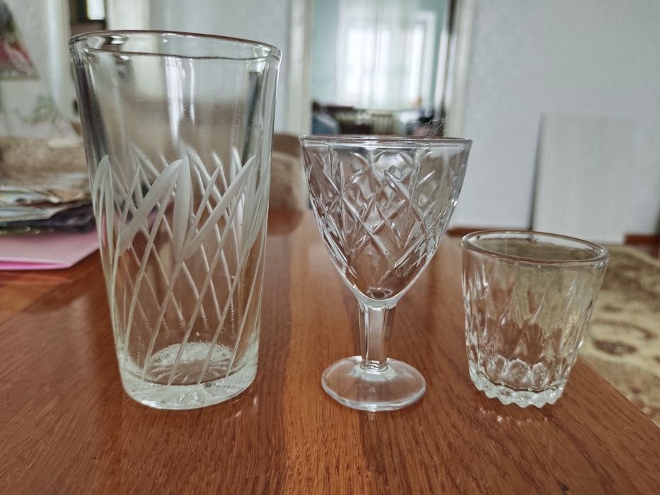 Рюмки, стаканы, стопки, тарелки