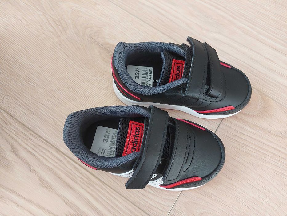 НОВИ Детски сникърси Адидас. Детски маратонки Adidas бебе