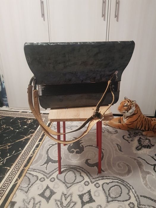 Vînd hohner 120 de bași în stare bună  1800 de lei