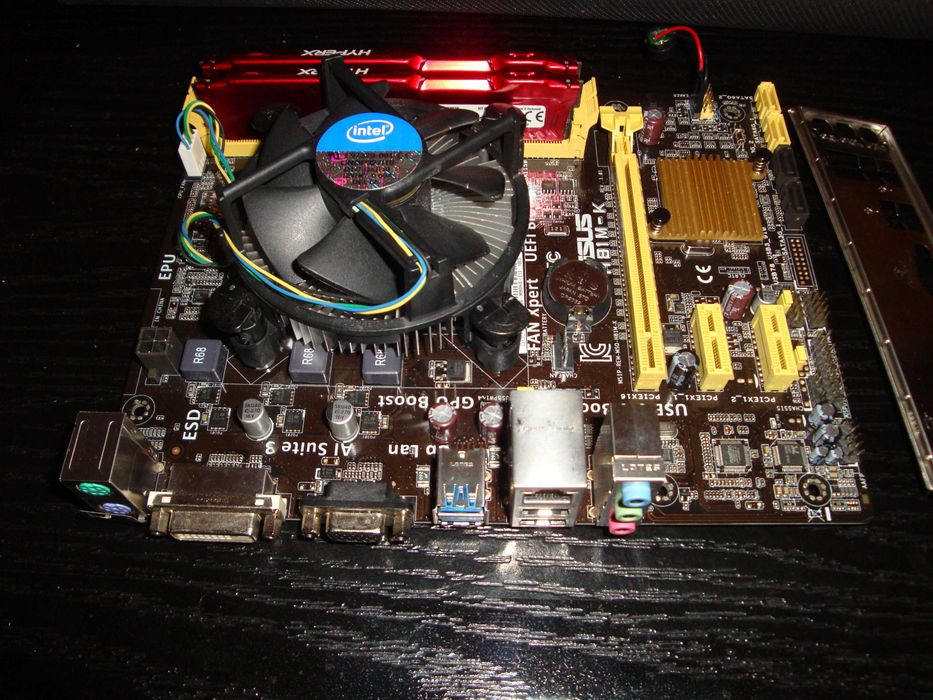 Placa de baza Asus H81M-k procesor i5 4570 3.6Ghz 8GB DDR3 1866