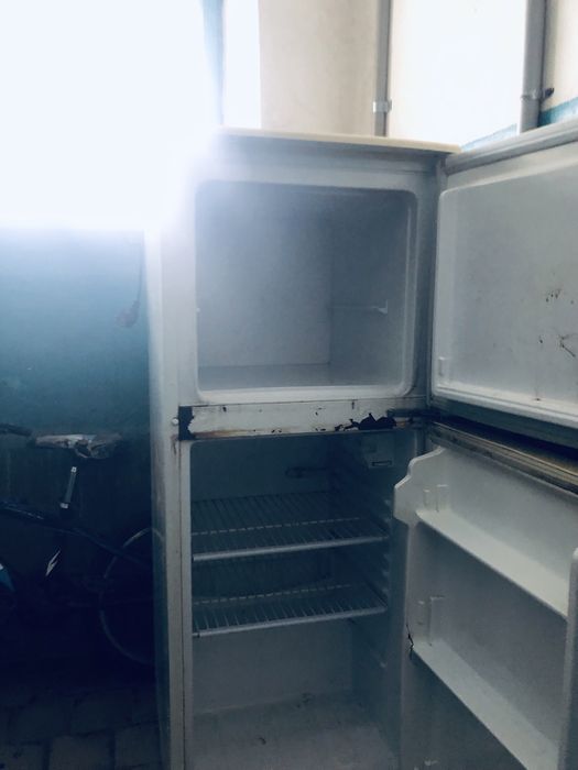 Холодильник бу хорошии работает