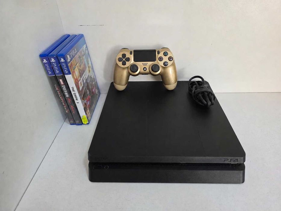 Play Station 4 Slim