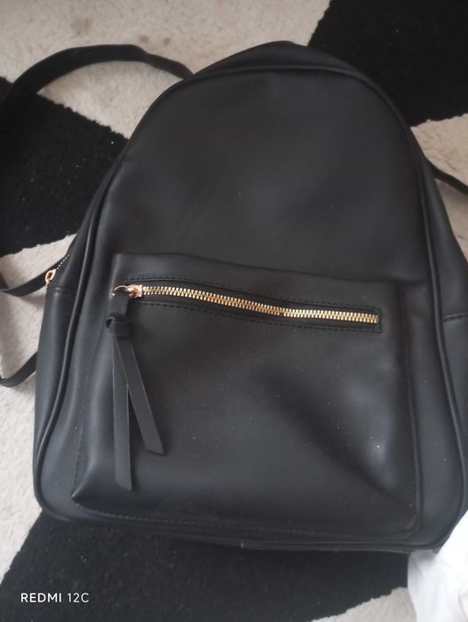 Раница и дамска чанта актуални.