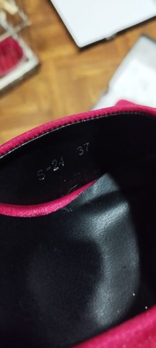 Женские туфельки.