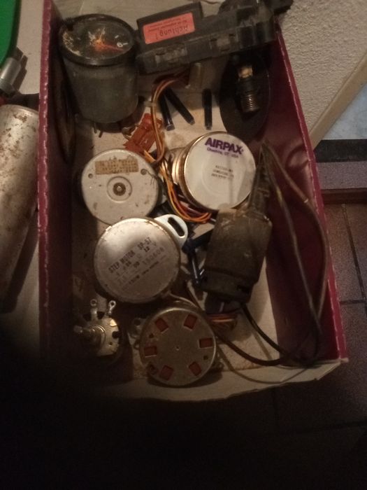 Рам памет, електронна скраб със злато , електромотори.