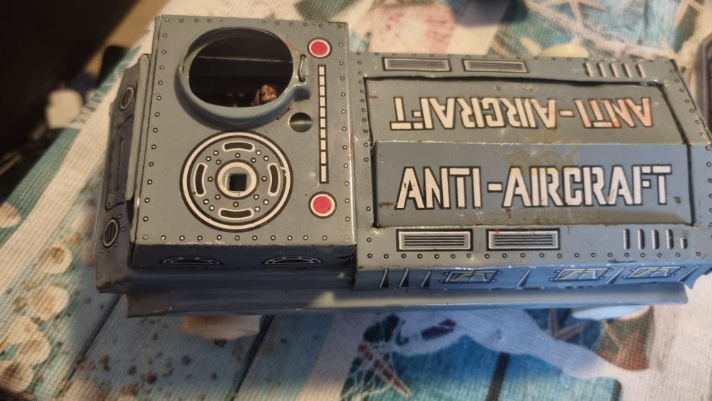 Ретро метална количка