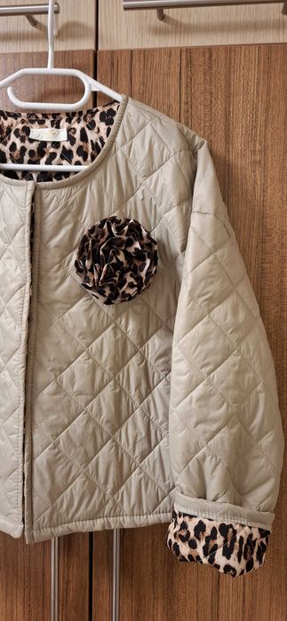 Леко късо дамско яке