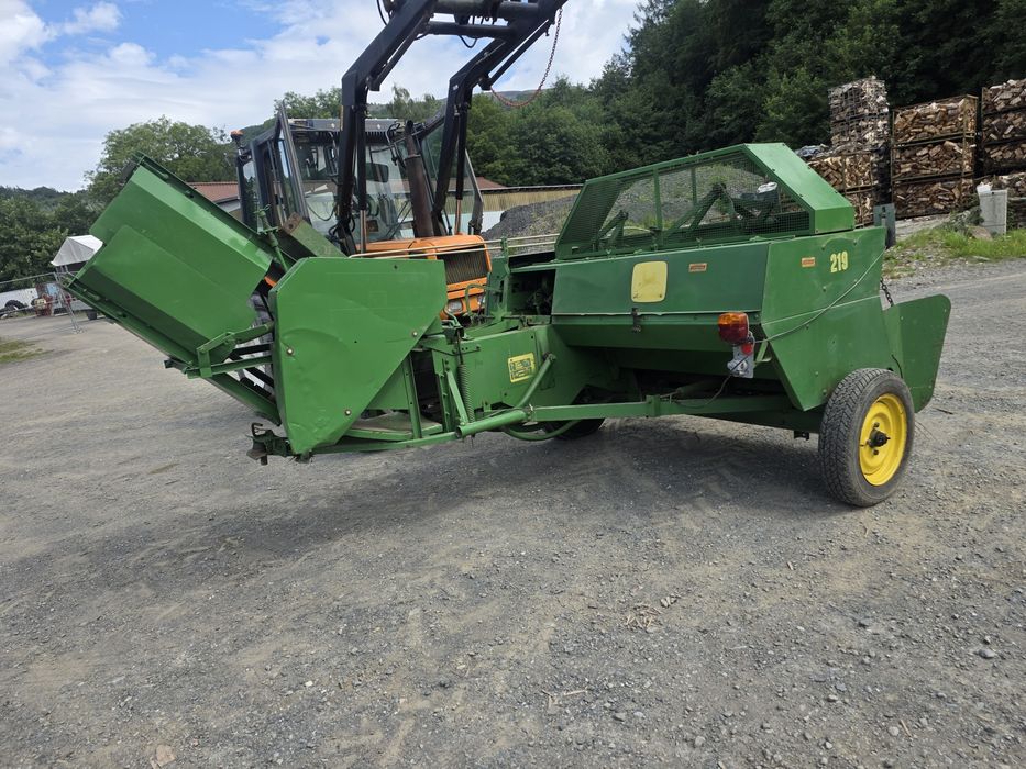 Balotiera John Deere 219 cu aruncator baloti pătrați