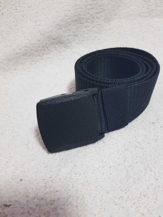 мъжки черен колан с автоматична пластмасова тока, лек и удобен