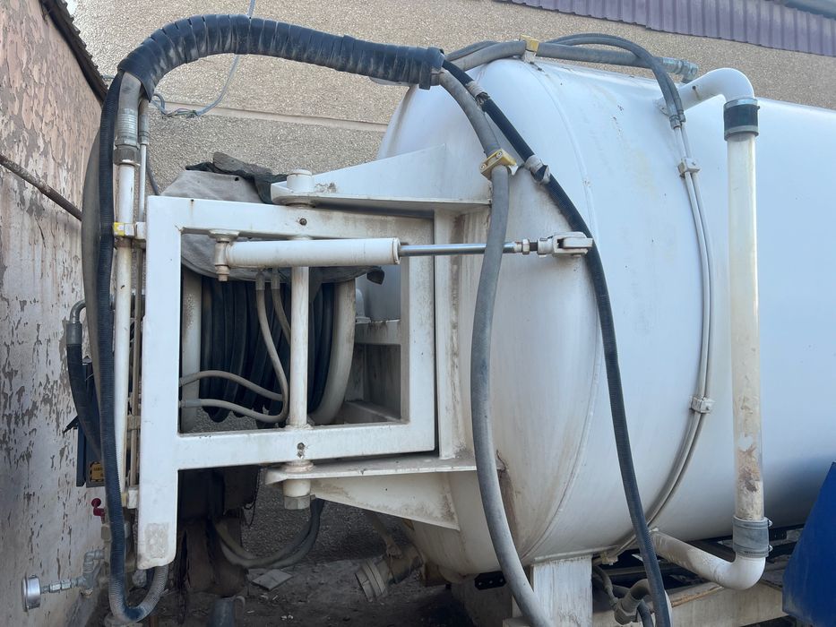 Цестерна спецтехника каналопромивочная