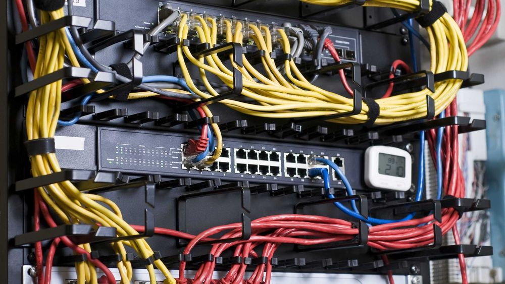 Установка камер, пожарная безопасность, кодовые замки, фейс айди