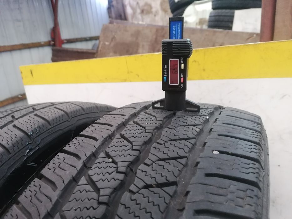 215/60/17. C Iarna 2*Continental  DOT 3617.   6,,44mm