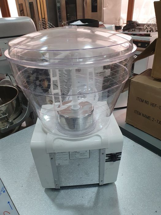 Sok aparat  1 ta  bachokli.  Sig'imi. 50 litr 220 tokka ishlaydi