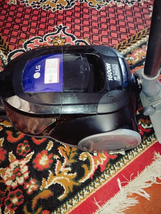 Продаю Пылесос LG