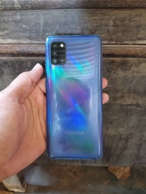 Продам Самсунг А31