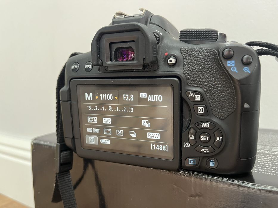 Canon EOS 750D + 50mm 1.8f + sigma 17-70mm 2.8f