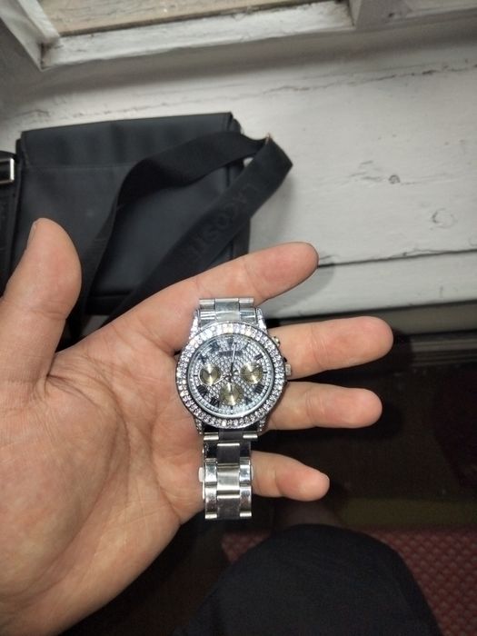 Продам часы под ремонт