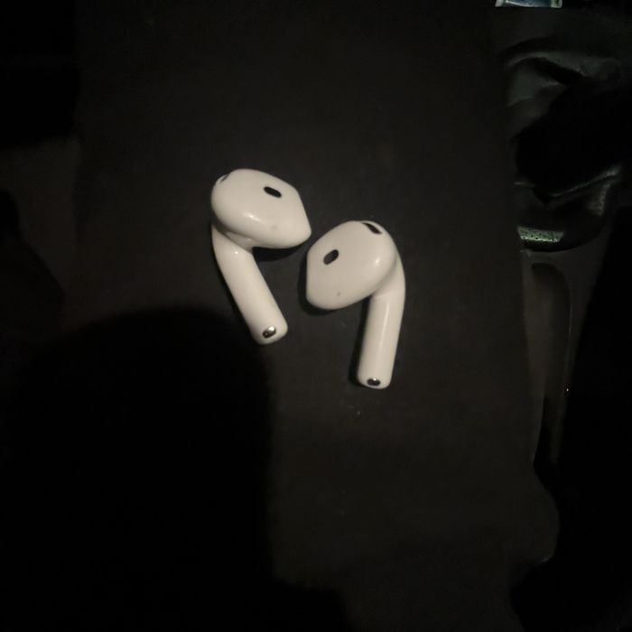 Van airpods 4 cu garantie!