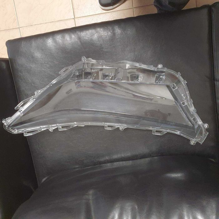 Стъкло за фар десен Toyota RAV 4  2019 ->