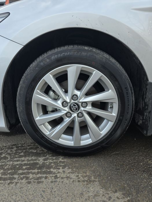 Продам диски с шинами камри 75 оригинал