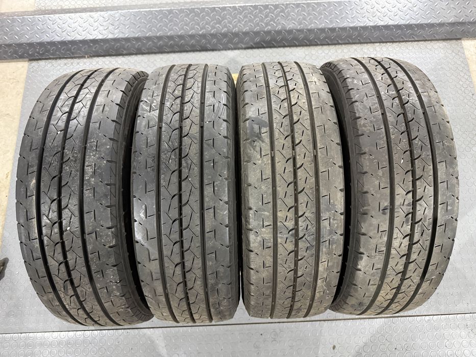 4бр. Отлични Товарни Гуми 215/70R/15C -BRIDGESTONE-DOT:0117- 8.3м+6.1м